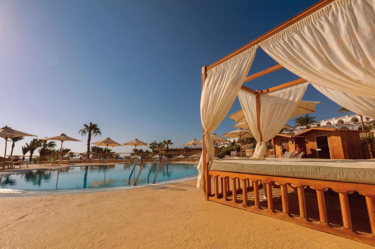 Hotel Royal Savoy Sharm El Sheikh Exterior foto The pool at the resort