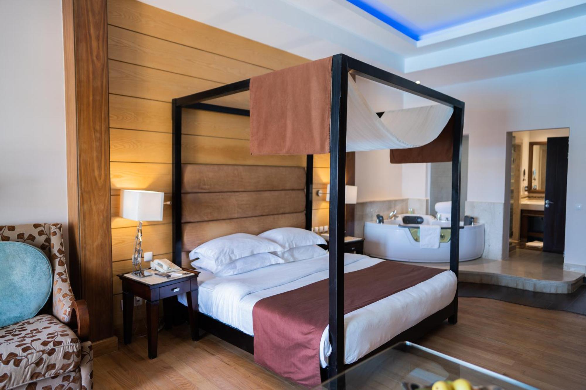 Hotel Royal Savoy Sharm El Sheikh Exterior foto A suite at the hotel