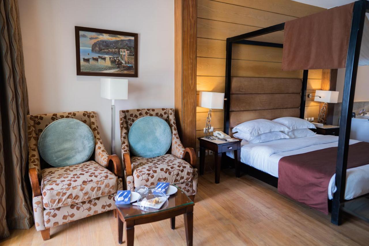 Hotel Royal Savoy Sharm El Sheikh Exterior foto A room at the hotel