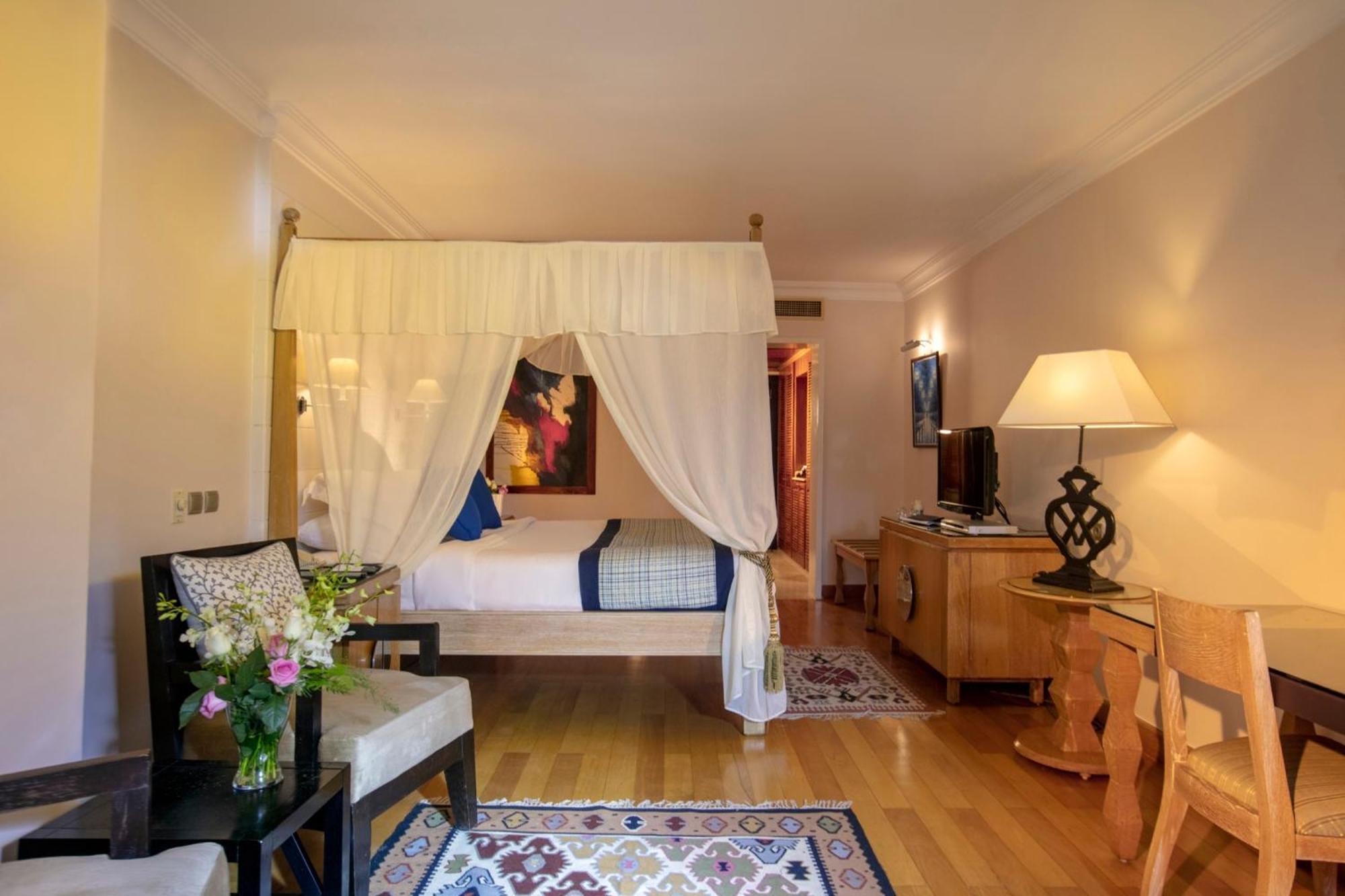 Hotel Royal Savoy Sharm El Sheikh Exterior foto A room at the hotel
