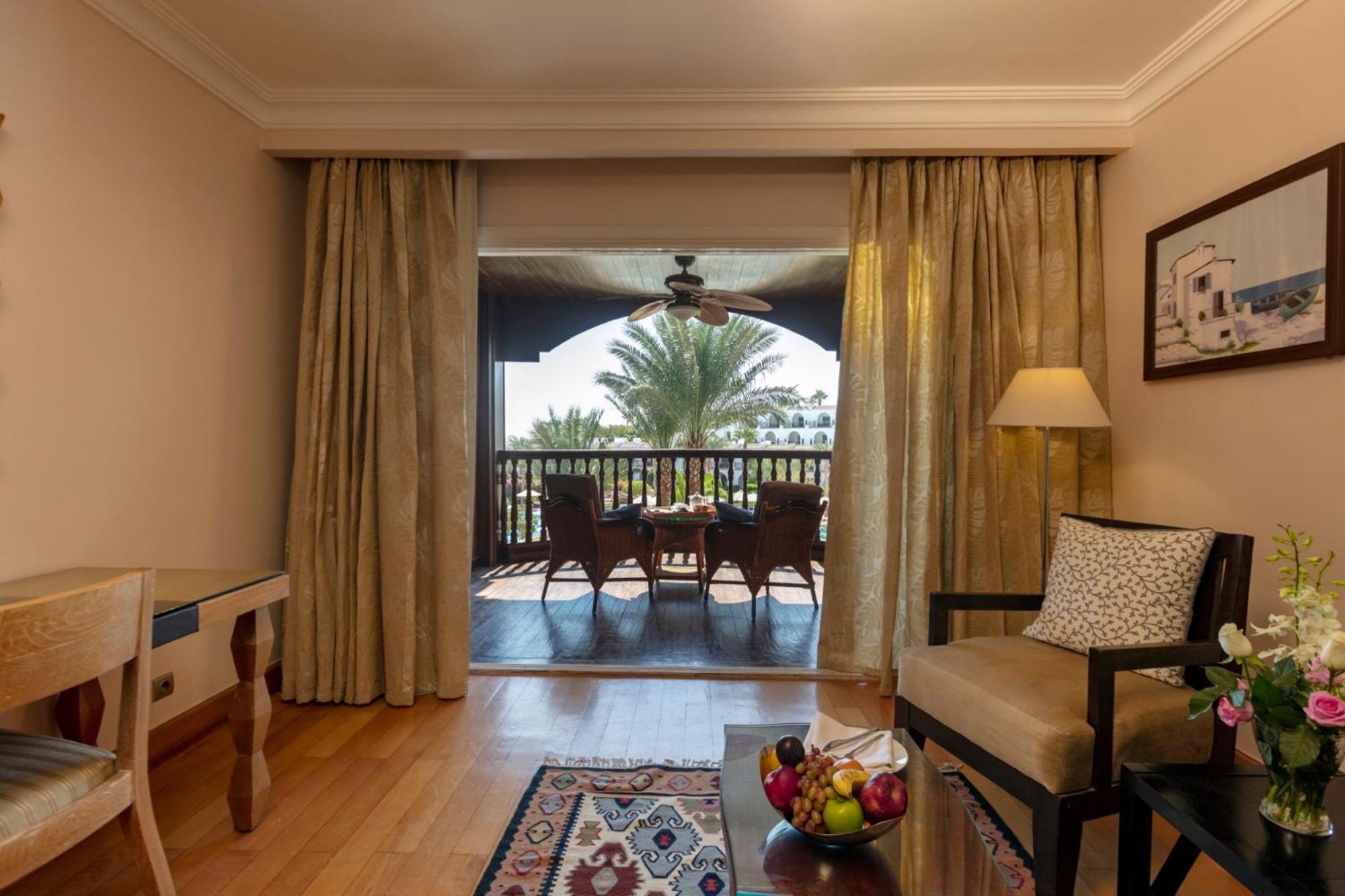 Hotel Royal Savoy Sharm El Sheikh Exterior foto A room at the hotel