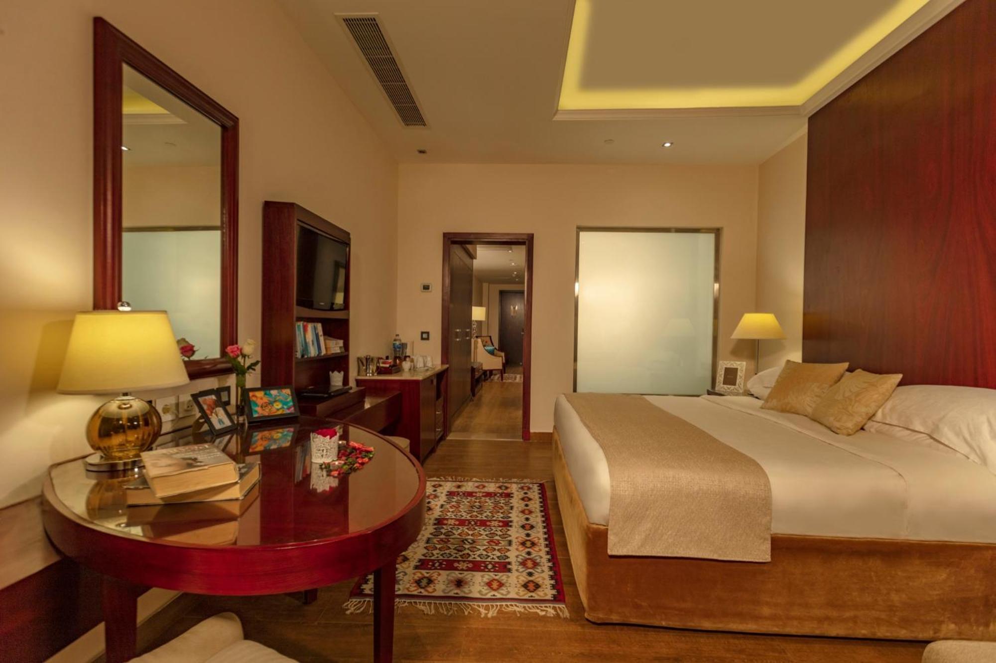 Hotel Royal Savoy Sharm El Sheikh Exterior foto A room at the hotel