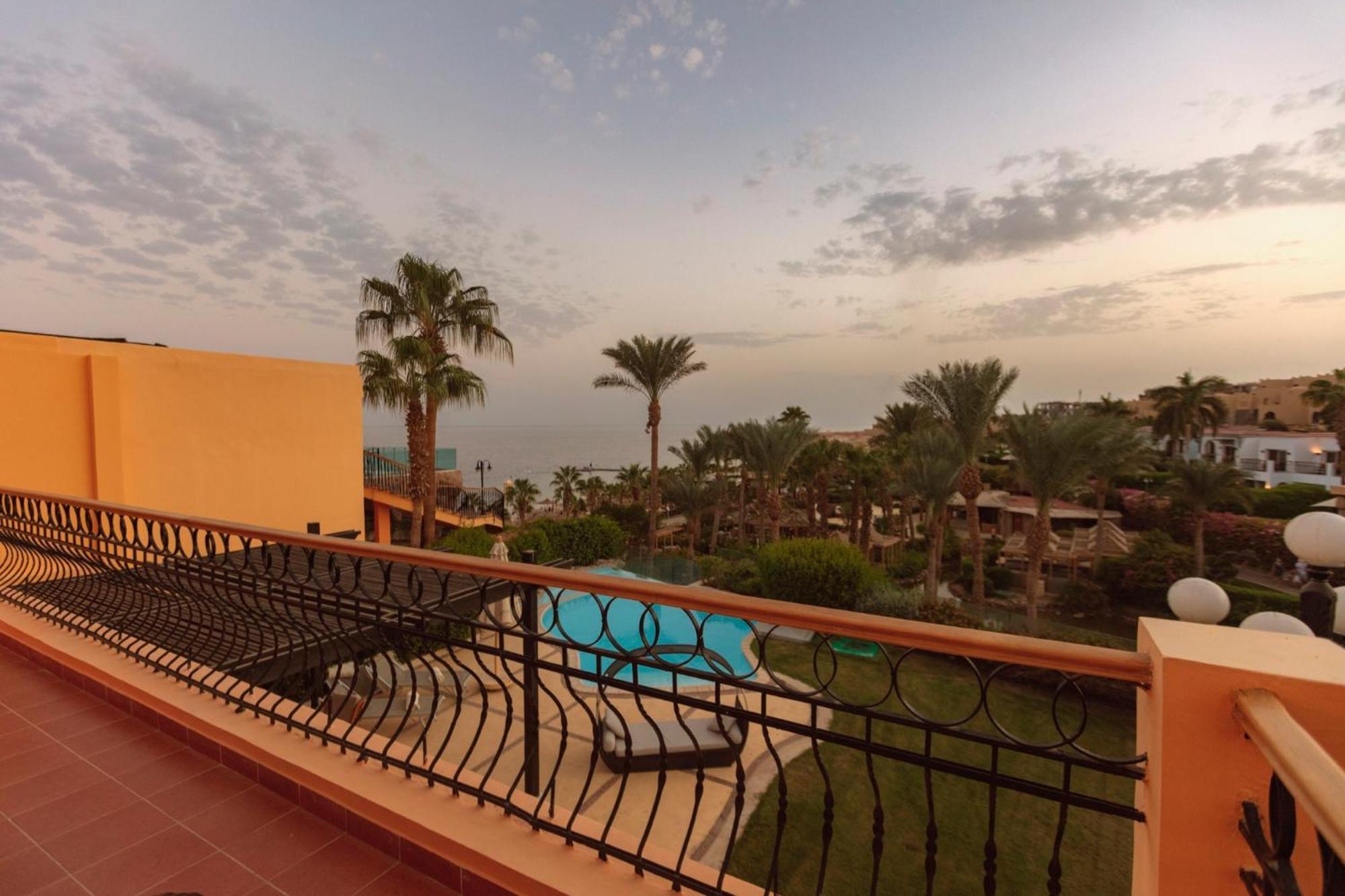 Hotel Royal Savoy Sharm El Sheikh Exterior foto View of the Red Sea from a balcony in a hotel in Sharm El Sheikh