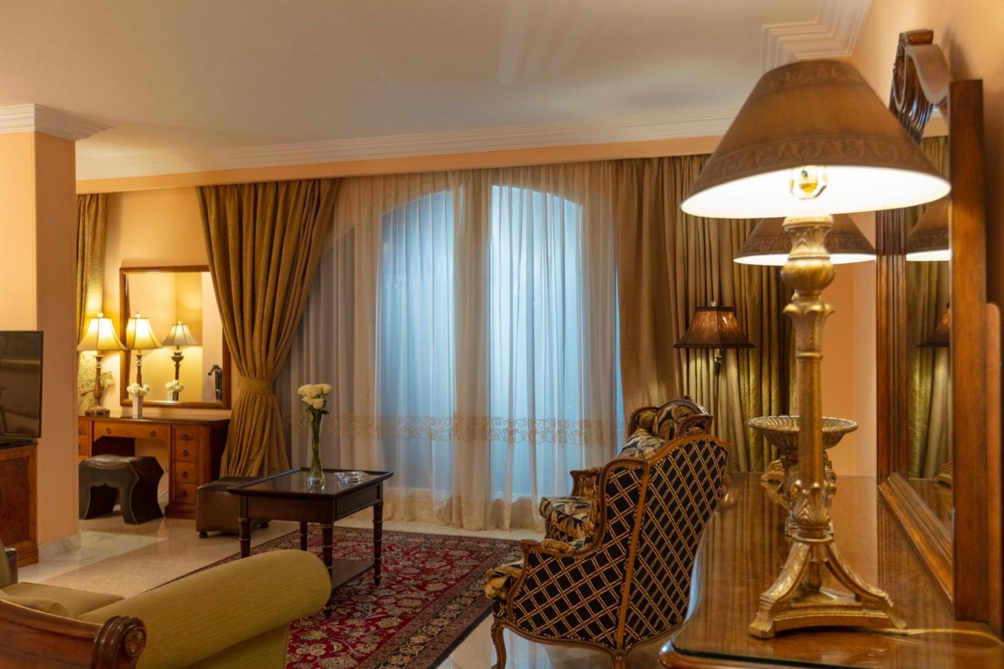 Hotel Royal Savoy Sharm El Sheikh Exterior foto A suite at the hotel