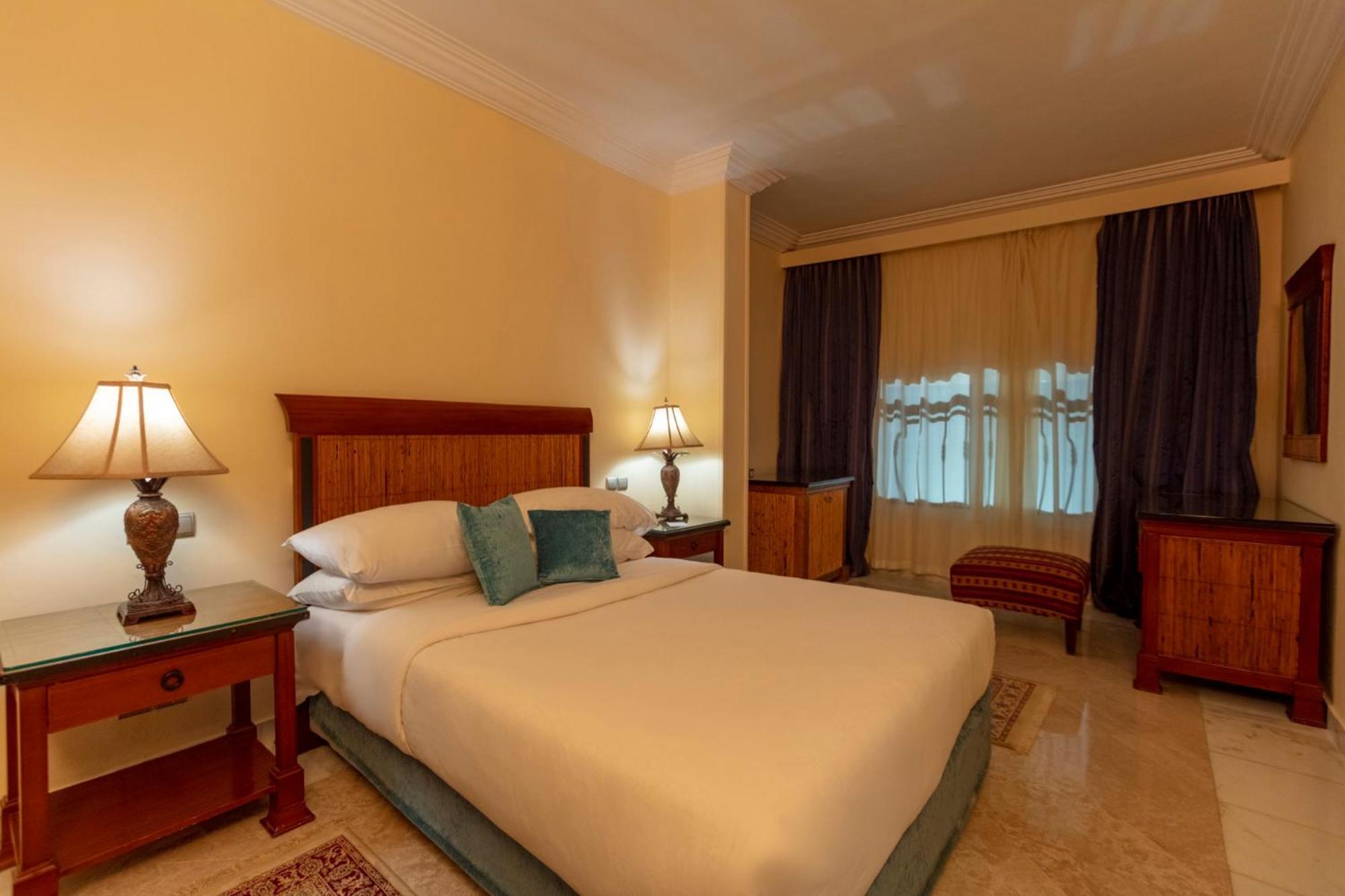 Hotel Royal Savoy Sharm El Sheikh Exterior foto A bedroom at the hotel